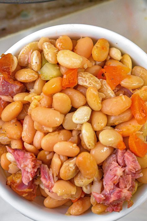 Crockpot Great Northern Beans, great northern beans in crock pot, ham and beans recipe, ham and beans Beans In Crock Pot, Ham And Beans Recipe, Crockpot Dinner Ideas, Crock Pot Ham, Crockpot Christmas, Beans In Crockpot, Crock Pot Recipe, Sweet Cornbread, Ham And Beans