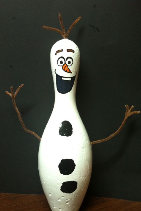 Olaf bowling pin. Bowling Pins Ideas Projects, Bowling Pins Ideas, Painted Bowling Pins, Bowling Decorations, Bowling Pin Art, Snowman Challenge, Pin Painting, Bowling Ball Crafts, Bowling Pin Crafts