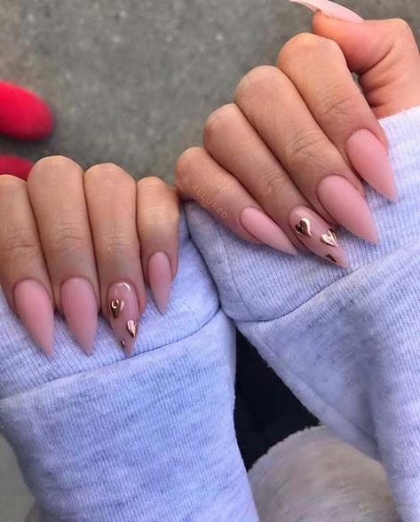 PRETTY VALENTINE'S DAY NAIL IDEAS Vday Nails, Plain Nails, Nails Gold, Valentine Nail Art, Romantic Nails, February Nails, Nail Designs Valentines, Cute Acrylic Nail Designs, Nail Idea