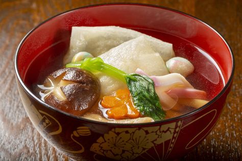 What Is Ozoni? All About This Traditional Japanese New Year's Food Ozoni Recipe, Mochi Japanese, Japanese New Year Food, Japanese Rice Cake, Lucky Food, Red Carrot, Japanese Soup, Japanese New Year, White Miso