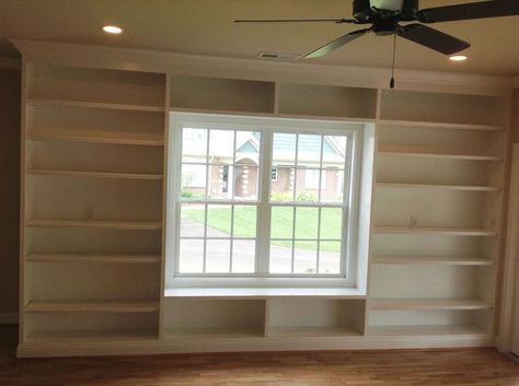 built in bookshelves around window with sitting bench | Built in shelves around a window. I would love to have something like ... Built In Shelves Around Window Dining Room, Window Seat With Bookshelves, Window Storage Bench, Billy Bookshelves, Toy Closet, Bookcase Plans, Floor To Ceiling Bookshelves, Dining Furniture Makeover, Rustic Dining Furniture