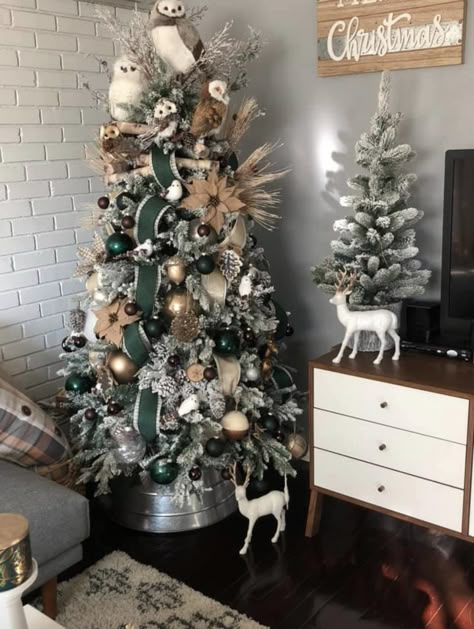 Black Cream And Green Christmas Tree, Christmas Tree Ideas Green And White, Slytherin Christmas Tree, Green And Gold Christmas Decor, Ideas Christmas Decoration, Decoration Ideas Christmas, Green And Gold Christmas, Green Christmas Decorations, Green Christmas Tree Decorations