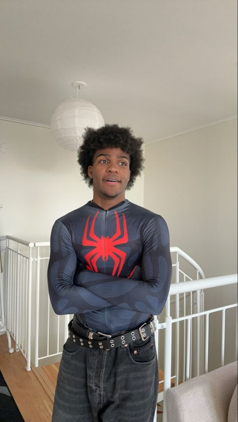 #cosplay #spiderman #spidermanintothespiderverse #milesmorales Miles Morales Spiderman Cosplay, Spiderman Costume Men, Mens Spiderman Costume, Miles Cosplay, Miles Morales Cosplay, Miles Morales Costume, Spiderman Halloween Costume, Mens Halloween, Marvel Costumes