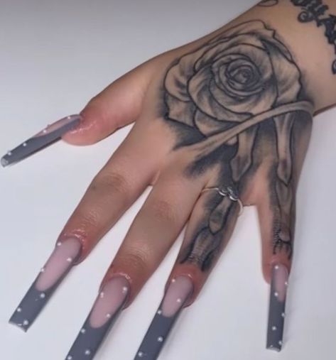 Finger Cover Up Tattoos For Women, Simple Hand Tattoos For Women, Full Hand Tattoos For Women Unique, Chicana Tattoos For Women, Chicana Tattoos, Chicana Art, Simple Hand Tattoos, Cover Up Tattoos For Women, Tattoo Trash