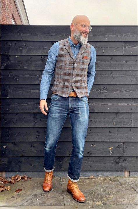 Jeans And Vest Outfit For Men, Stylish Men Over 50 Casual, Middle Aged Men Fashion, Fashion After 50, Stylish Outfits For Men, Rock Style Men, Bald Men Style, Older Mens Fashion, Mens Vest Fashion