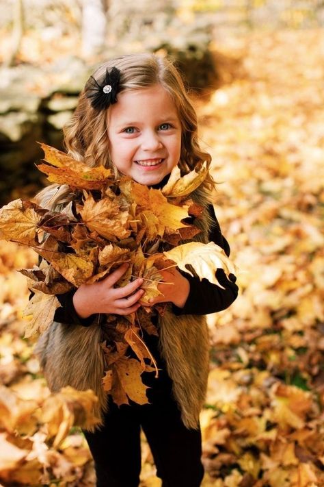 Outdoor Photoshoot Ideas For Kids, Fall Picture Ideas For Family, Family Fall Photos, Fall Photoshoot Family, Middletown New York, Nyc Family, Photo Halloween, Toddler Photoshoot, Family Photoshoot Poses