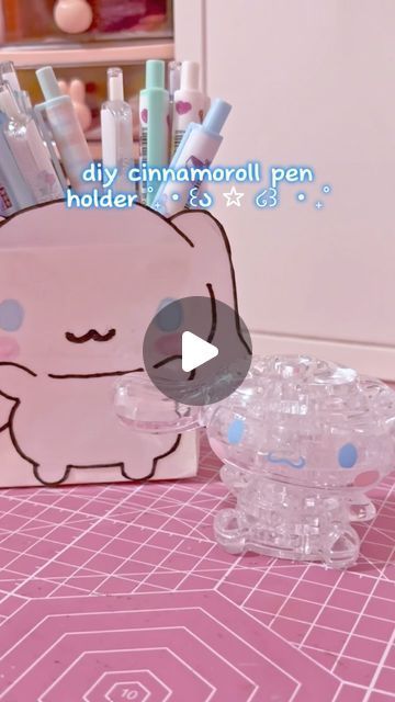 Pencil Cup Diy, Pencil Holder Craft, Cinnamoroll Diy, Sanrio Crafts, Pompompurin Kuromi, Pen Holder Diy, Shoe Box Crafts, Diy Pencil Holder, Kawaii Desk