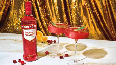 Smirnoff Recipes, Smirnoff Drinks, Smirnoff Red, Classic Vodka Cocktails, Drinks Vodka, Cosmo Recipe, Cosmo Cocktail, Cosmopolitan Cocktail, Smirnoff Vodka