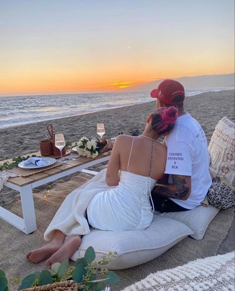 Couples Weekend, Cute Date Ideas, Romantic Weekend Getaways, Beach Date, Romantic Picnics, Shotting Photo, Picnic Date, Black Couples Goals, Romantic Weekend