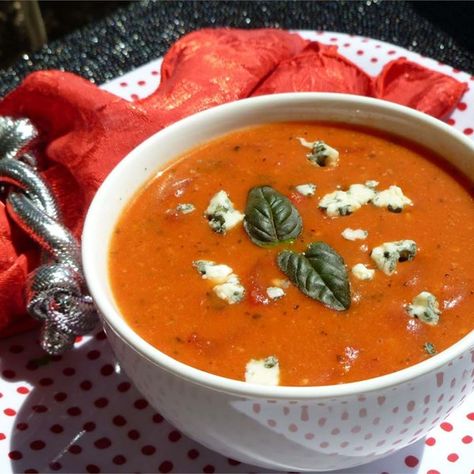 Cream of Tomato Gorgonzola Soup | "Great spin on regular old tomato soup. I make it when I've got blue cheese to use up." Veggie Soups, Best Butternut Squash Soup, Italian Meatball Soup, Souper Bowl, Quick Soup Recipes, Cream Of Tomato, Avocado Soup, Chicken Noodle Soup Easy, Quick Soup