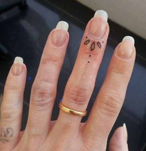 Girl Finger Tattoos, Tiny Finger Tattoos, Small Finger Tattoos, Finger Tattoo For Women, Finger Tats, Finger Tattoo Designs, Tiny Tattoo, Finger Tattoo, Dainty Tattoos