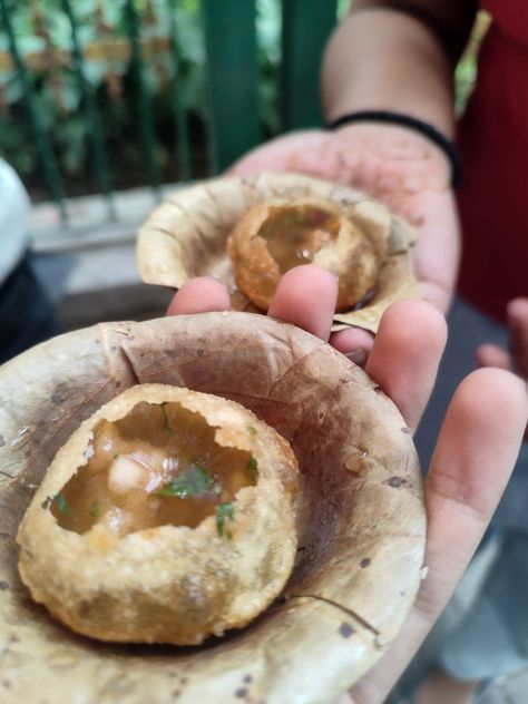 Panipuri Or gol gappe man Gol Gappe Aesthetic, Snack Drawing, Gol Gappa, Gol Gappe, Tamarind Water, Chocolate Lovers Quotes, Crush Culture, Biker Photoshoot, Pani Puri