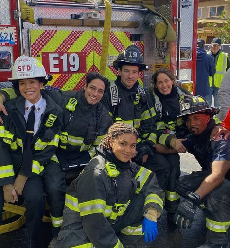 Boris Kodjoe, Girl Firefighter, Firefighter Humor, Firefighter Paramedic, Nurse Inspiration, Female Firefighter, Skater Aesthetic, Volunteer Firefighter, Station 19