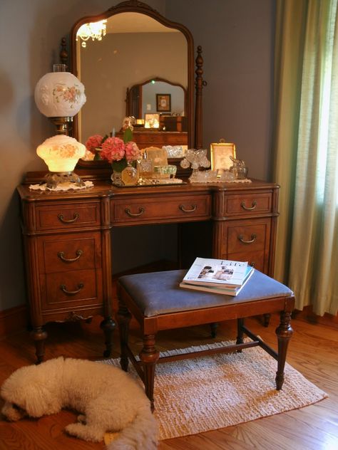 1000+ images about 1940sbedroom on Pinterest | 1940s, Vanity Set ... 1940 Bedroom, 1940s Bedroom, 1940s Furniture, Antique Bedroom Furniture, 1940s Home, Furniture Woodworking, Antique Bedroom, Casa Vintage, Furniture Catalog