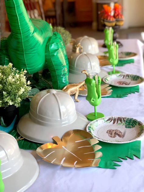 Birthday Party Table Ideas, Dinosaur Party Centerpiece, Dinosaur Party Activities, Party Table Ideas, Dinosaur Party Plates, Dinosaur Birthday Party Ideas, Dinosaur Birthday Decorations, Dinosaurs Birthday, Dinosaur Party Invitations