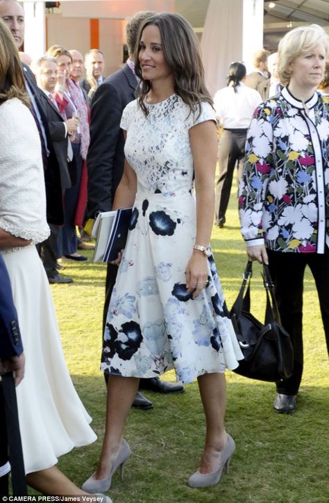 Floral: Pippa wore a white dress with a flower motif and lace top to the event Pippa Middleton Dress, Royalty Style, Pippa Middleton Style, Pippa And James, Queen's Coronation, Estilo Kate Middleton, White Summer Outfits, Carole Middleton, Kate And Pippa