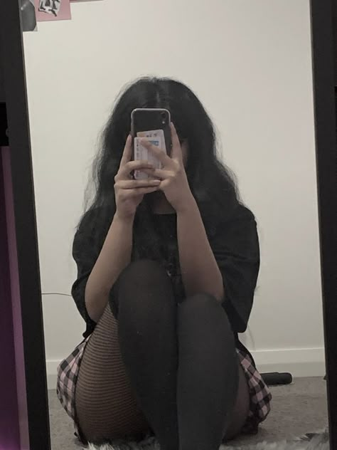 Thigh Photos Aesthetic, Egirl Poses, Poses Selfie, Aesthetic Grunge Outfit, Poses Para Fotos Sexis, Ideas Para Fotos, Foto Ideas Instagram, Swaggy Outfits, E Girl