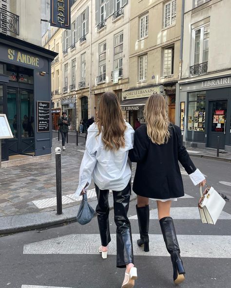 Noor de Groot 🍓 (@noordegroot) • Instagram-foto's en -video's Paris Girls Trip, Friends In Paris, Paris Photo Ideas, Paris Dream, Paris Vibes, Paris Girl, Parisian Life, Paris Pictures, Europe Photos