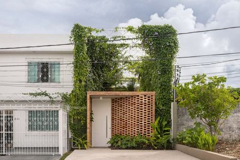 Work Fun, Tropical Architecture, Brick Design, Architecture Photo, Facade Design, Brick Wall, Malaga, A House, Exterior Design