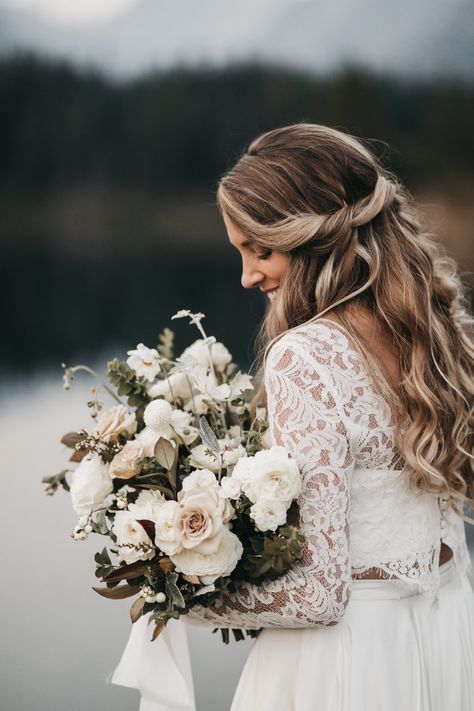 Romantic Sunset Wedding, Wedding Dresses Vintage Bohemian, Pond Wedding, Shooting Couple, Boho Wedding Dresses, Country Bride, Hair Bride, Beach Garden, Photography Hair