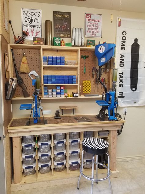 New Reloading Bench Reloading Desk, Reloading Bench Diy, Gunsmithing Bench, Reloading Table, Reloading Bench Plans, Hunting Room Design, Woodwork Bench, Reloading Room, Garage Systems