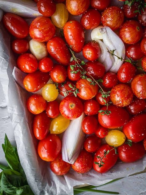 Fresh cherry tomatoes are roasted in the oven until they caramelize and turn jammy, creating a sauce bursting with flavor. Roasted Cherry Tomato Sauce, Freezing Cherry Tomatoes, Oven Roasted Cherry Tomatoes, Quick Pasta Sauce, Tomatoes On Toast, Cherry Tomato Recipes, Grilled Corn Salad, Fresh Tomato Recipes, Cherry Tomato Sauce