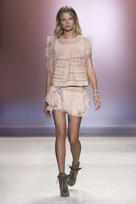 Isabel Marant Outfit, Ruffles Outfit, Isabel Marant Runway, Isabelle Marant, Skirt Runway, 2014 Outfits, Isabel Marant Style, Fest Outfits, Runway Outfits