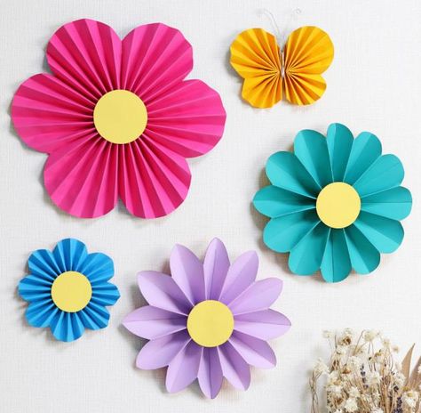 String Decoration - Latin Flowers Reversible Papercraft - by Aya Honda Paper Crafts Easy, Fun Projects For Kids, Paper Rosettes, Paper Craft Ideas, Paper Flower Wall Decor, Dot Day, Crafts Easy, Paper Flower Wall, Class Decoration