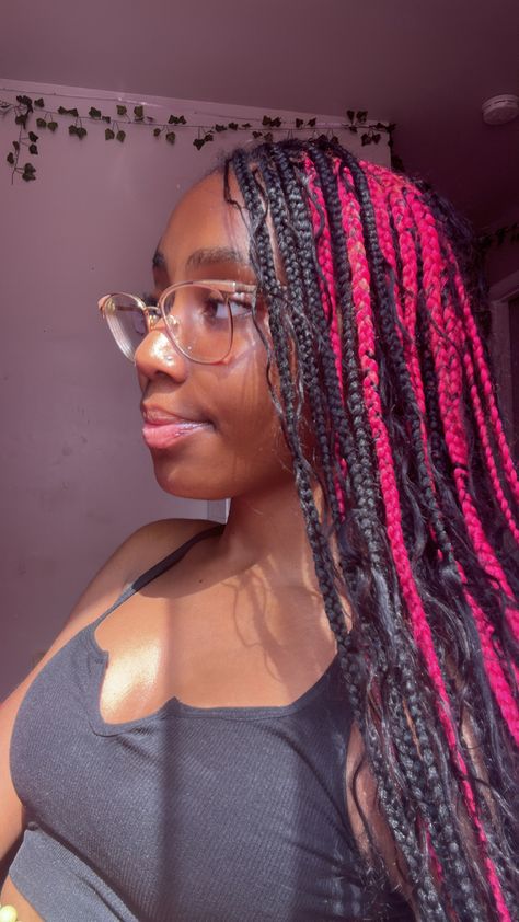 Pink skunk stripe black girl glasses natural hair boho braids hairstyle Pink Skunk Stripe Braids, Black And Pink Boho Braids, Pink And Black Braids With Beads, Skunk Stripe Boho Braids, Pink And Black Boho Braids, Pink Boho Braids, Natural Hair Boho Braids, Black And Pink Braids, Skunk Stripe Braids