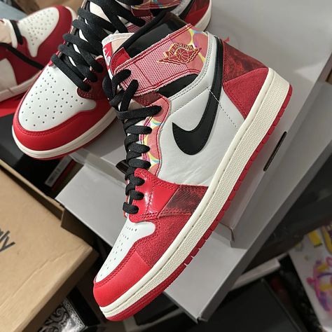 Across The Spider Verse Jordan 1, Jordan 1 Into The Spiderverse, Spiderman Air Jordan, Spiderman Across The Spider Verse Outfit, Spider Man Sneakers, Jordan 1 Spider Verse, Spider Man Jordan 1s, Aj1 Spiderman, Spiderverse Jordan