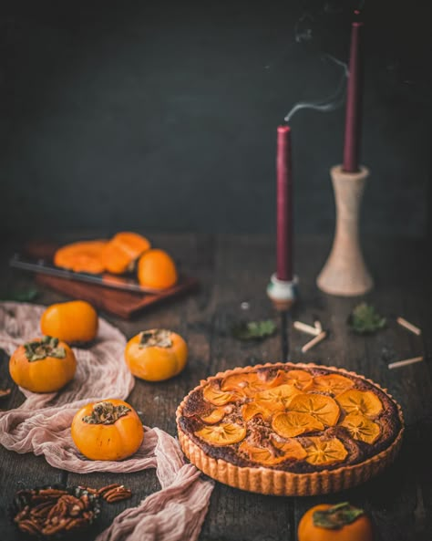 Persimmon Pie Recipe, Persimmon Dessert, Persimmon Tart, Pecan Flour, Medieval Food, Almond Pie, Persimmon Recipes, Frangipane Tart, Holidays 2023