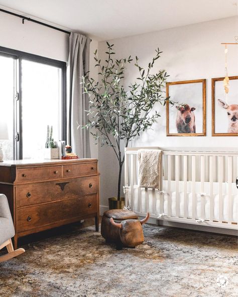 15 Inspiring Gender-Neutral Nurseries / Photo from @nest.out.west #nurseryinspiration #genderneutralnursery #nursery #nurserydecor #nurseryroom #nurserystyle #childrensroom #nurserystyling #nurseryideas #babyroomideas #babyroominspiration #nurseryinspo Red Nursery, Nursery Design Neutral, Neutral Nurseries, Nursery Interior, Room Boy, Woodland Nursery Theme, Baby Room Inspiration, Nursery Room Inspiration, Grey Nursery