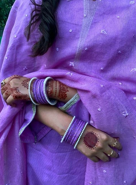 Purple Veins, Desi Love, Royalty Aesthetic, Desi Fashion Casual, Fashion Corner, Beautiful Photoshoot, Photography Challenge, Simple Pakistani Dresses, Pakistani Jewelry