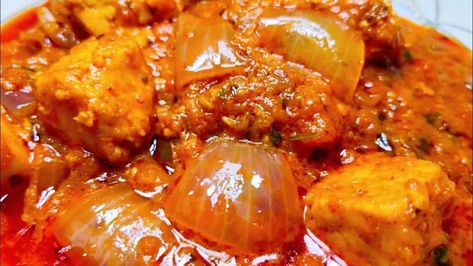 This dhaba style paneer recipe is full of flavours and could easily be made at home Paneer Do Pyaza Recipe, Indian Curries, Paneer Recipe, Garlic Naan, Breakfast Recipes Indian, Indian Bread, Paneer Recipes, Recipes Indian, Food Board