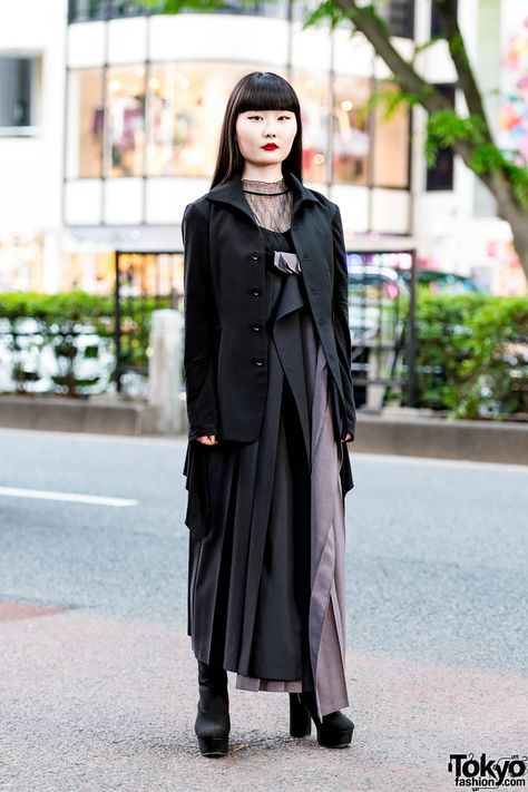 Monochrome Minimalist Street Style w/ Yohji Yamamoto Coat, Yohji Pleated Dress & Suede Platform Boots Yohji Yamamoto Street Style, Summer Goth Outfits, Japanese Minimalist Fashion, Witch City, Japanese Minimalist, Minimalist Street Style, Japan Fashion Street, Harajuku Fashion Street, Street Style Edgy