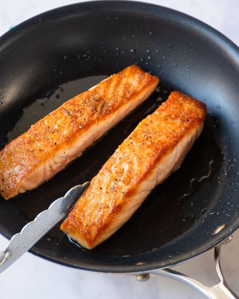 How to Pan Roast Fish - We always hear that we should eat more fish because it is so good for us, but that can be intimidating for some. Here's a simple lesson on how to pan roast fish. Pan Roasted Salmon, Salmon On The Stove, Honey Soy Salmon, Pan Roast, Blue Jean Chef, Cook Salmon, Roast Fish, How To Cook Fish, Cooking Salmon