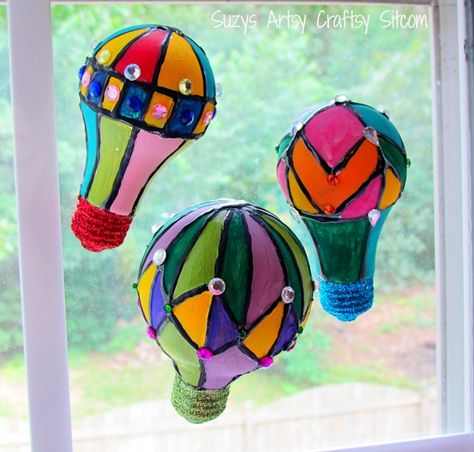 hot air balloons suncatchers Recycled Light Bulbs, Suncatchers Diy, Light Bulb Crafts, Diy Suncatchers, Vintage Hot Air Balloon, Puff Paint, Old Lights, Butterfly Crafts, Halloween Party Themes