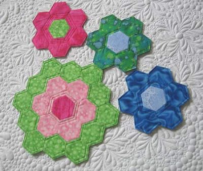 Hexy Coasters - Geta's Quilting Studio Pinwheel Tutorial, Pinwheel Block, Sew Bags, Charm Squares, Sewing Binding, Strip Pattern, How To Make Coasters, Quilting Studio, You Left