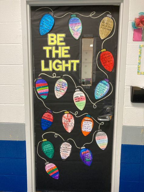 Light Up With Kindness Bulletin Board, Christmas Light Door Decorations, Light Up The World With Kindness, Light Up The Season With Kindness, Christmas Light Craft, Cottage Activities, Kindergarten Door, Christmas Hallway, Holiday Bulletin Boards