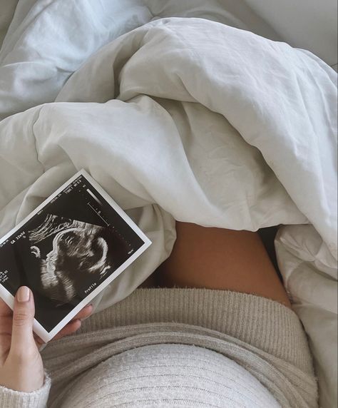 Vom Avea Un Copil, Accidental Pregnancy, Pregnancy Ultrasound, Cute Pregnancy Pictures, Pregnancy Belly Photos, Baby Ultrasound, Belly Photos, Teen Pregnancy, Ultrasound Pictures