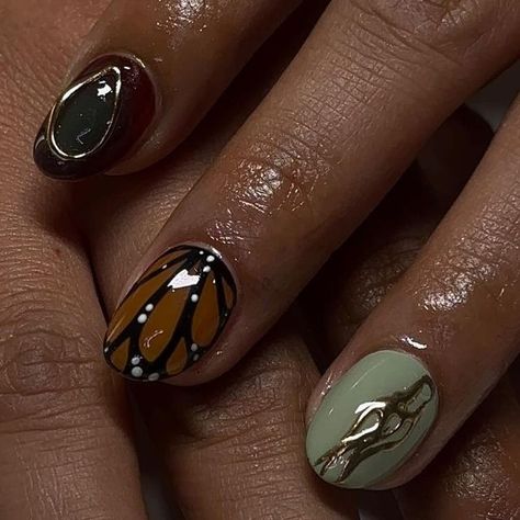 P 🌹 on Instagram: "🍂🍃

Inspo @getnailsbyel_19 
@apresnailofficial natural round short

#nails #gelx #gelxnails #apresgelx #shortnails #roundnails #fallnails #fallnailinspo #nailinspo #nailart #airbrushnails #3dnailart #chromenails" Nails Biab Short, Round Short Nails, Nails Short Round, Tortoise Nails, Nails Biab, Nailinspo Nailart, Airbrush Nails, Round Nails, 3d Nail Art