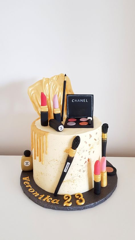 Cake With Makeup Decoration, Diva Cakes Birthday, Cosmetic Cake Ideas, Makeup Cake Ideas Birthdays, Make Up Cakes Birthdays Girly, Makeup Cake Ideas, Makeup Cake Design, Makeup Theme Cake, Make Up Torte