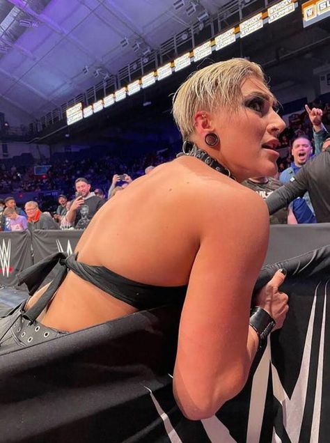 Rhea Ripley Wwe, Demi Bennett, Buff Women, Wwe Female Wrestlers, Wwe Female, Rhea Ripley, Pro Wrestler, Syracuse Ny, Wwe Womens