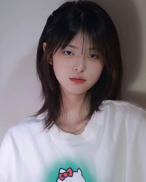 Layered Hime Haircut Short, Short Hime Haircut With Bangs, Mikoriaa Haircut, Girl Korea Short Hair, Asian Girl Wolf Cut Hair, Ulzzang Short Hair, Oval Face Hairstyles, Oval Faces, Medium Hair Cuts