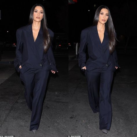 Kardashian Fashion, Style Analysis, Kim Kardashian Outfits, Kardashian Outfit, Corporate Meeting, Cropped Coat, Kim Kardashian Style, Fashion Aesthetics, Kardashian Style