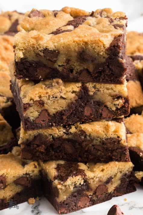 This Brookie recipe is a delicious combination of a chocolate chip cookie and and chewy brownie. This is the best of both flavor worlds. These sweet treats are perfect for lunchbox meals and they are always the first to go at family gatherings. Watch them disappear at potlucks. Everyone loves them. Homemade Brookie Recipe, Food Everyone Loves, Brownies Cookies Recipes, Brookies Aesthetic, Brownies Flavors, Brookies Recipe Cookie Brownies, Brookies Recipes, Brownie Flavors, Brookie Recipe