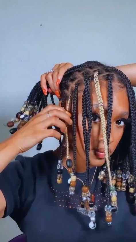 Short Knotless Braids With Beads, Short Knotless Braids, Short Knotless, Knotless Braids With Beads, Beads Video, Natural Hair Box Braids, Beads Braids, Hair Box Braids, Short Box Braids Hairstyles