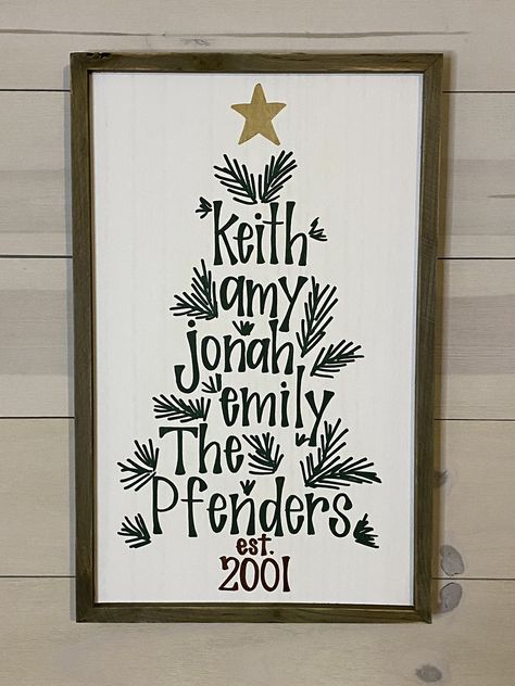 Family Christmas Tree Sign Personalized Family Name Tree - Etsy Personalized Family Christmas Sign, Stocking Holder Board, Personalized Family Signs Wooden, Homemade Christmas Signs Wood, Family Stocking Ideas, Family Christmas Sign, Christmas Front Door Sign, Christmas Family Signs, Christmas Signs Cricut