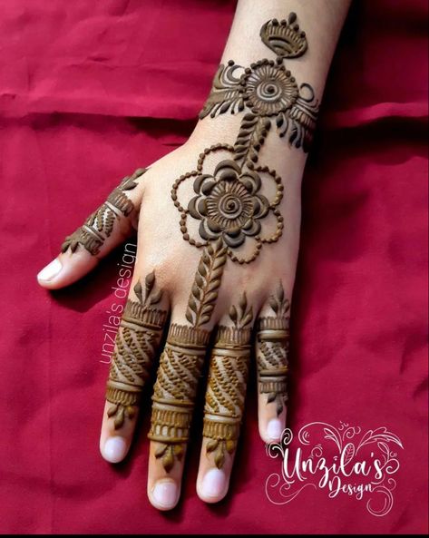 Simple Short Mehndi, Simple Short Mehndi Designs, Short Mehndi Designs, Mehendi Designs For Kids, Henna Palm, Henna Flower Designs, Short Mehndi Design, Eid Mehndi Designs, Mehndi Designs Bridal Hands