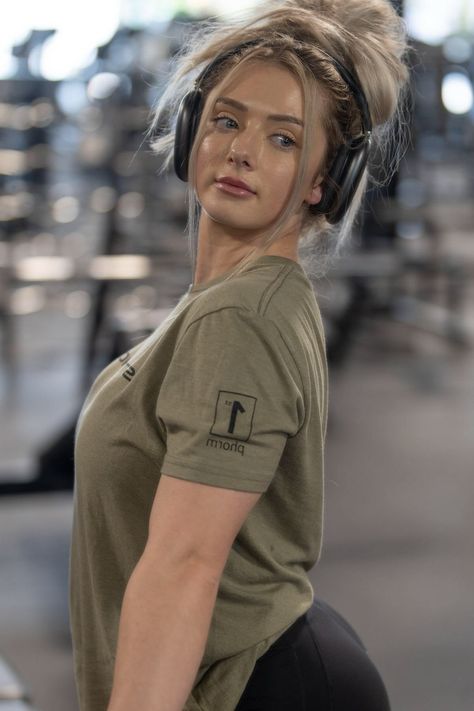 Miranda Cohen | American fitness model, YouTuber, TikTok star. Miranda Cohen Gym, Miranda Cohen, Body Types Women, Gym Photos, Army Gifts, Cyberpunk Girl, European Girls, Seductive Clothes, Female Fitness Model